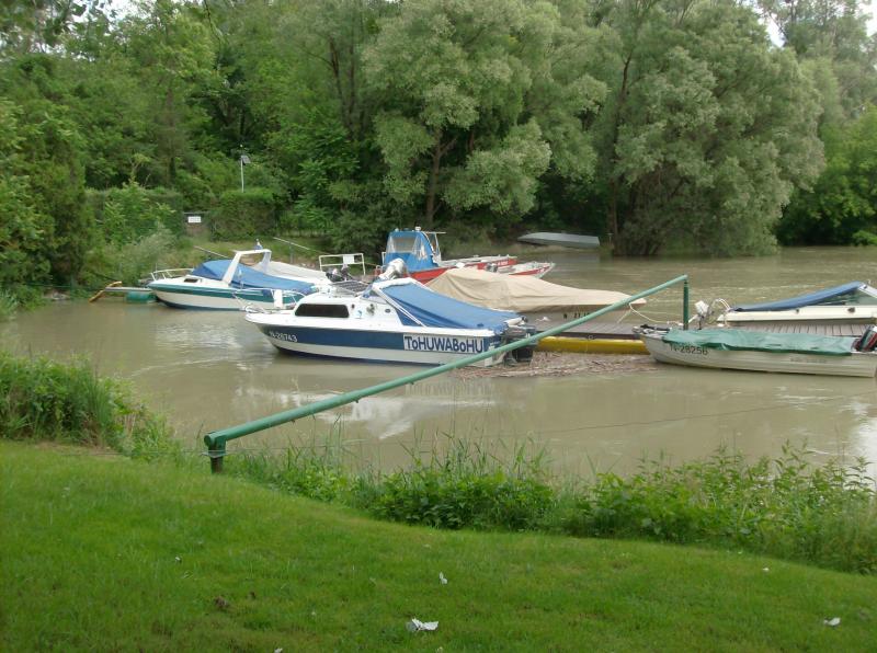 Name:  Hochwasser Donau 020.jpg
Hits: 1837
Gre:  83,5 KB